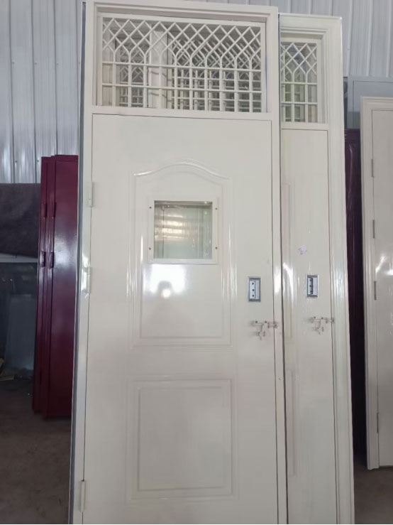 肃北学校教室门