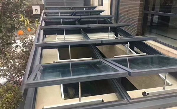 某轨道交通车辆维修车间肃北排烟窗应用